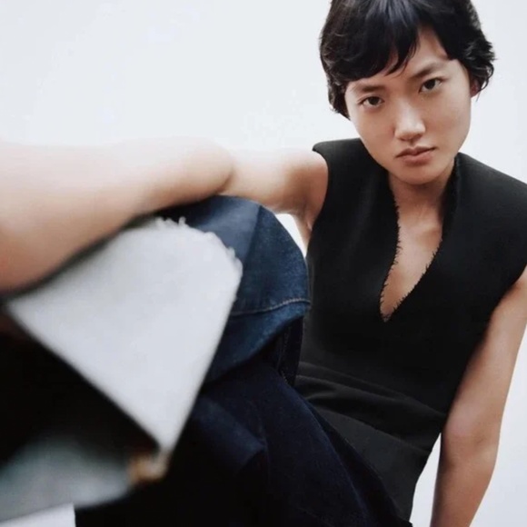 Zara, NWT, top with shoulder pads, V neck, M - Picture 2 of 5